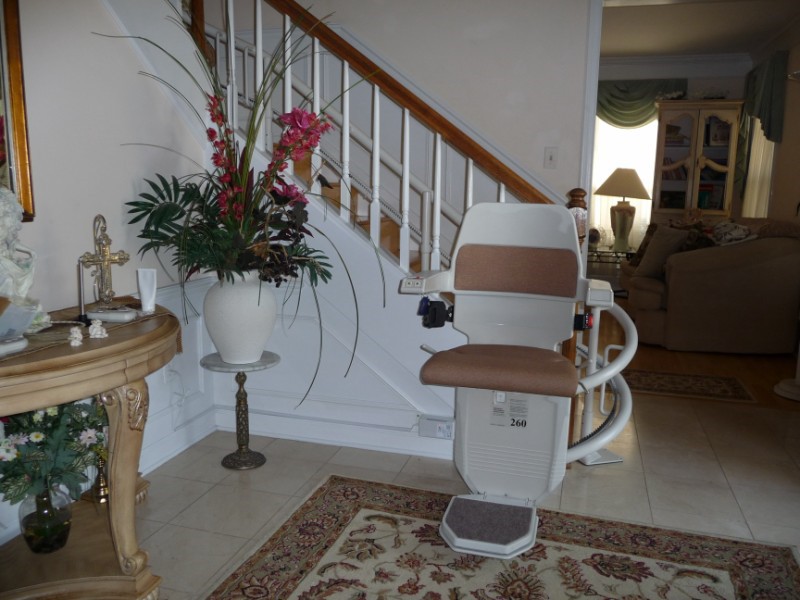 Stannah curving stairlift parked on 180 degree wrap